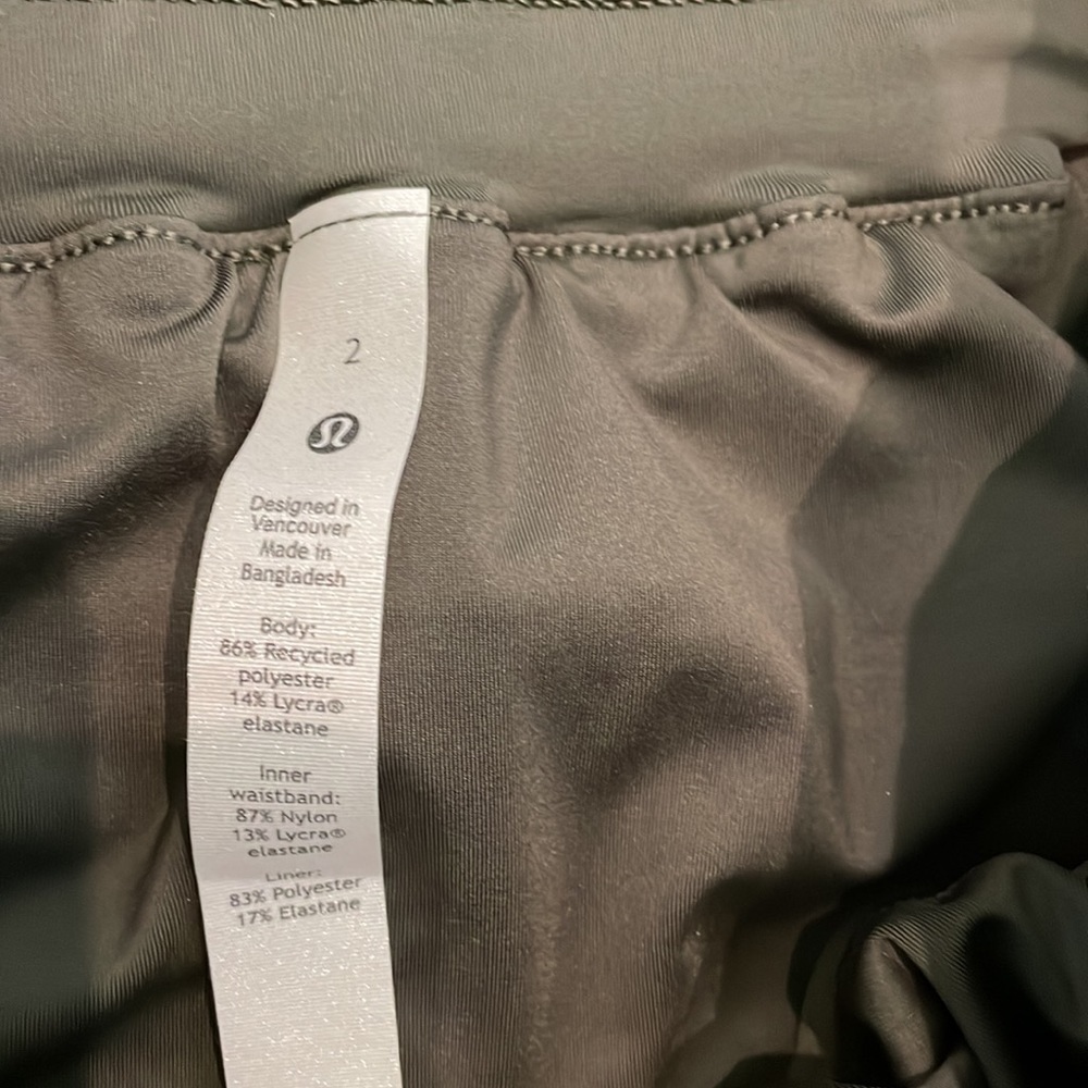 Lululemon Tracker Short 5" size 2 NWT in camoflauge - Picture 5 of 6